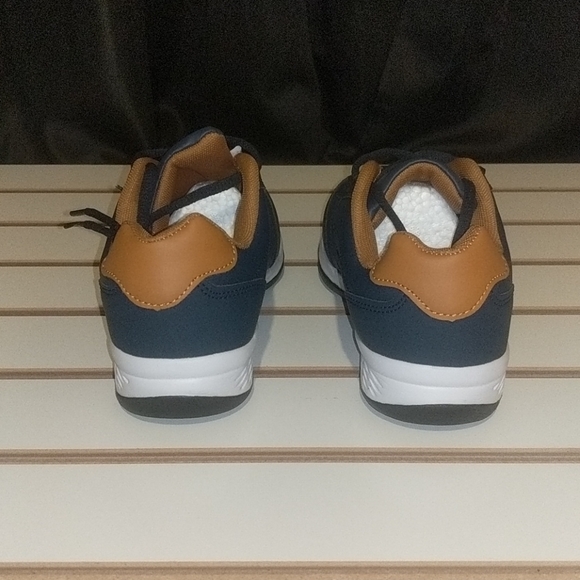 New Fashion Sneakers - Picture 3 of 7